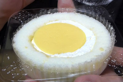 プレミアムきよら卵のプリンロールケーキ(ローソン)2