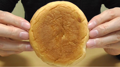 たっぷりホイップのチョコクリームパン(神戸屋)5